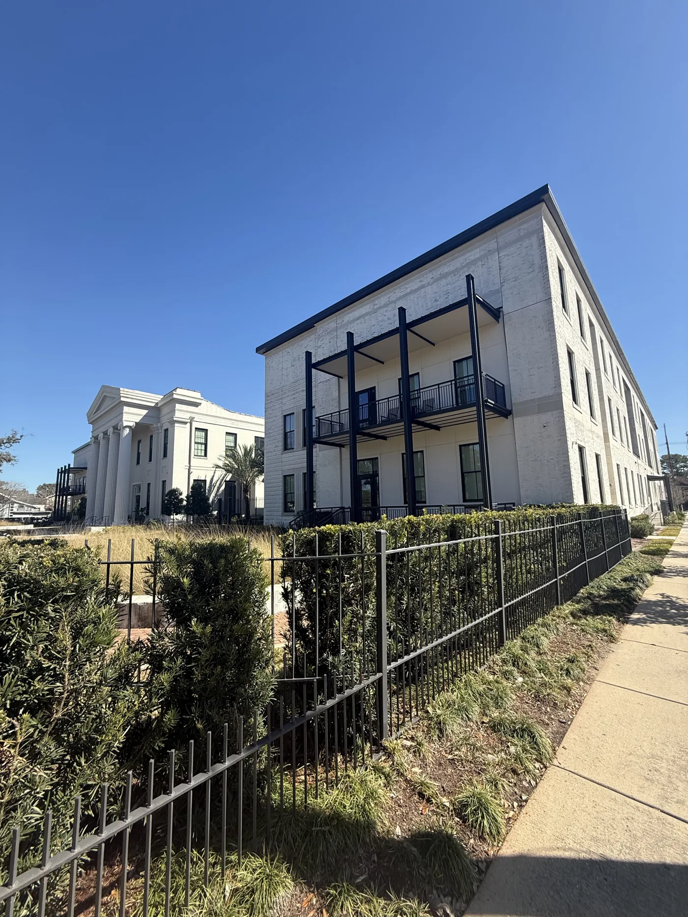 WaveWash cleaning windows on a commercial building in Nashville